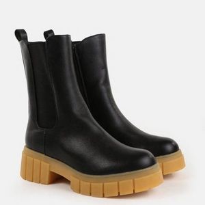 NIB Women Sz 5 Contrast Sole Chunky High Ankle Boots With Thick Orange Outsoles